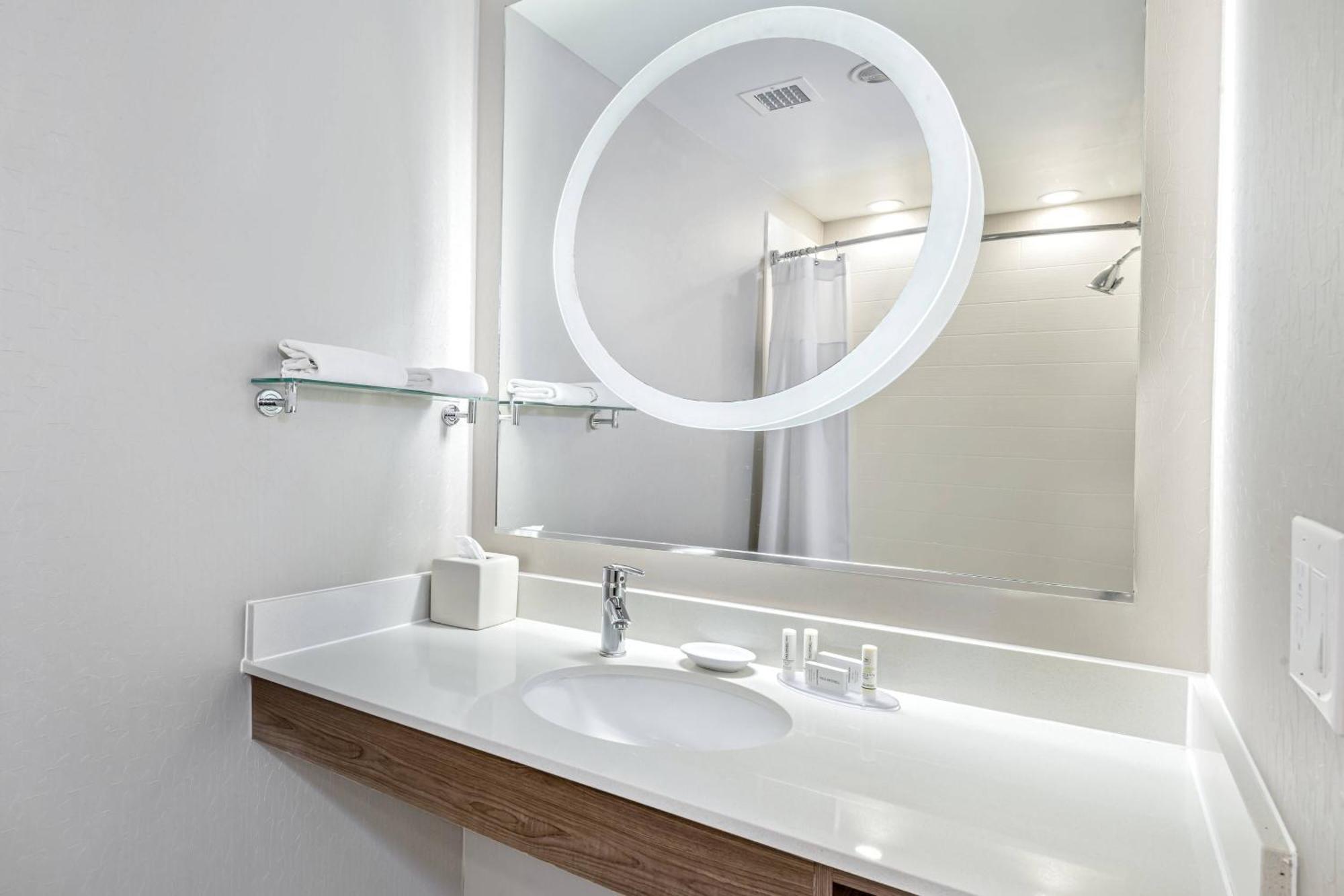 King Suite with Roll-In Shower and Trundle Sofa - Mobility Access/Communication Assistance,1634409819:JPEG